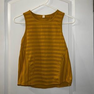 LULULEMON SIZE 2 LIGHTWEIGHT RUN TANK TOP AURIC GOLD